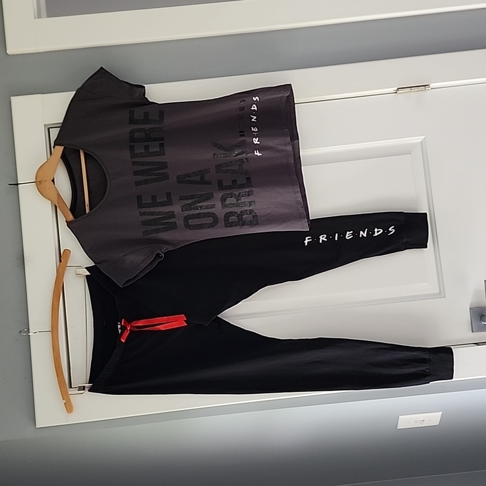F.R.I.E.N.D.S 2-piece jogger pajama lounge set!
